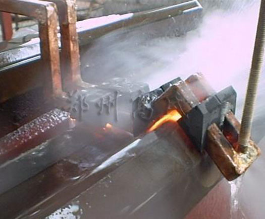 采用超音頻感應(yīng)加熱電源對導(dǎo)軌進(jìn)行淬火熱處理