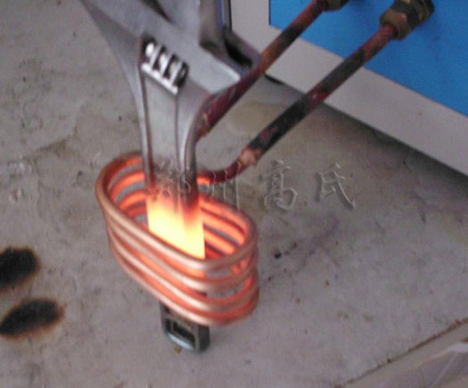 超音頻感應(yīng)加熱設(shè)備對(duì)扳手進(jìn)行淬火熱處理