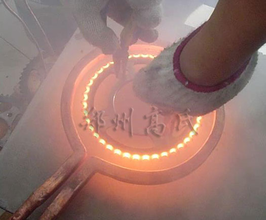 鏈輪采用高頻感應(yīng)加熱設(shè)備進(jìn)行淬火熱處理 鏈輪采用高頻感應(yīng)加熱設(shè)備進(jìn)行淬火熱處理