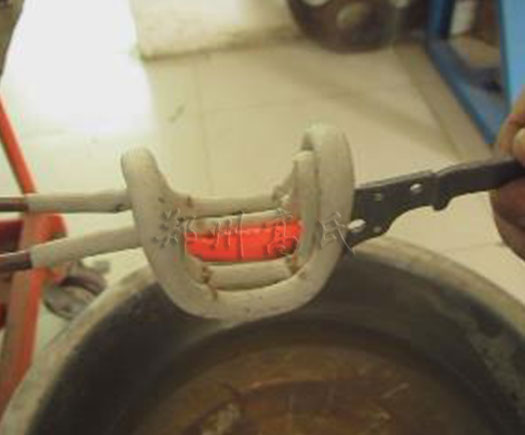 超音頻感應(yīng)淬火機對剪刀進(jìn)行淬火熱處理