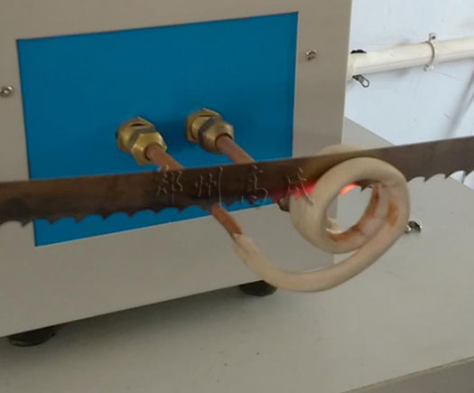 采用高頻淬火爐對鋸條進行淬火熱處理