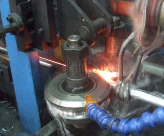 搖臂軸淬火，高頻感應(yīng)淬火爐少不了