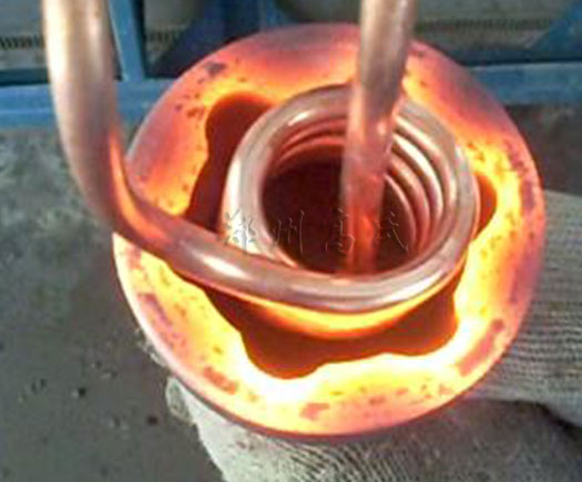 球籠內(nèi)孔淬火采用中頻淬火機進行 球籠內(nèi)孔淬火采用中頻淬火機進行