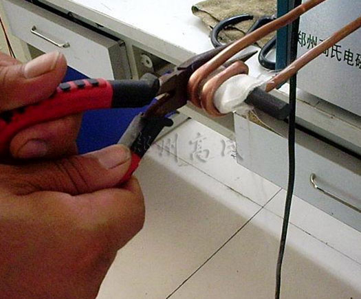 鉗子刃口淬火，高頻淬火機(jī)效果杠杠的