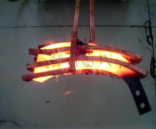 用高頻淬火機(jī)對(duì)鐮刀進(jìn)行淬火熱處理