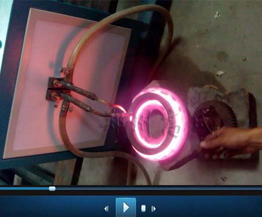 采用高頻淬火機對軸套進行淬火熱處理