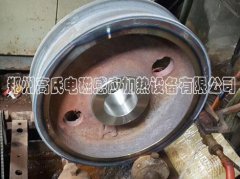 中頻淬火機(jī)對行車輪淬火